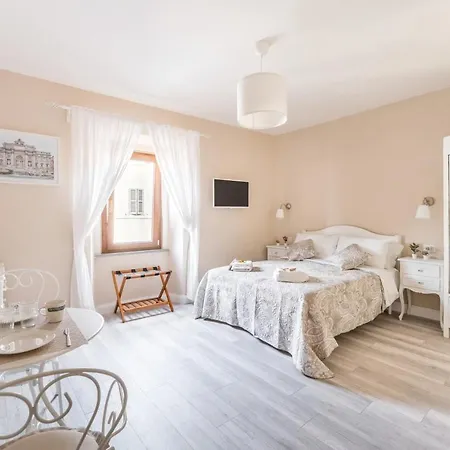 Apartment The Small Nest At Coliseum Rome